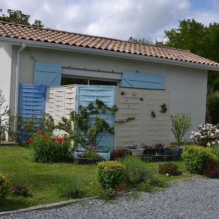 Bedenac Joli Maisonnette A 30 Mn De Bordeaux De Jonzac De Blaye, Pour 2 Adultes Vakantiehuis Bussac-Foret