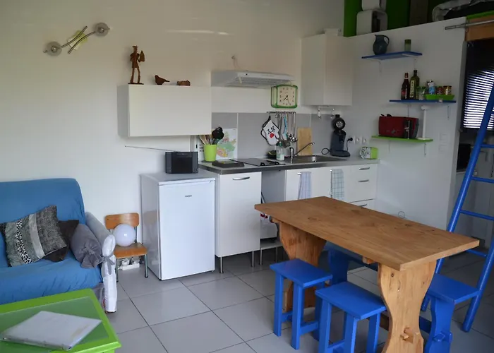 Bedenac Joli Maisonnette A 30 Mn De Bordeaux De Jonzac De Blaye, Pour 2 Adultes Bussac-Foret