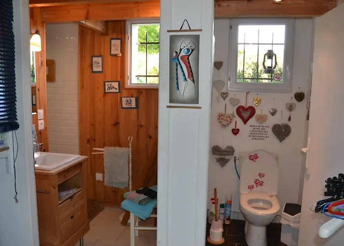 Bedenac Joli Maisonnette A 30 Mn De Bordeaux De Jonzac De Blaye, Pour 2 Adultes *