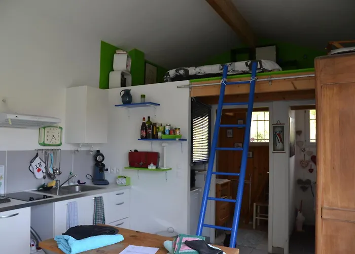 Сasa de vacaciones Bedenac Joli Maisonnette A 30 Mn De Bordeaux De Jonzac De Blaye, Pour 2 Adultes