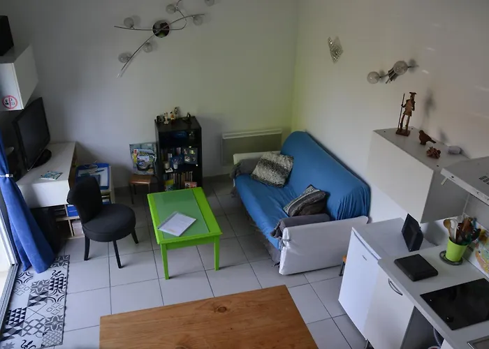 Bedenac Joli Maisonnette A 30 Mn De Bordeaux De Jonzac De Blaye, Pour 2 Adultes Bussac-Foret