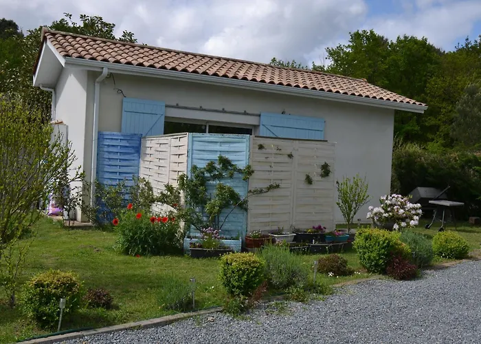 Bedenac Joli Maisonnette A 30 Mn De Bordeaux De Jonzac De Blaye, Pour 2 Adultes Сasa de vacaciones Bussac-Foret