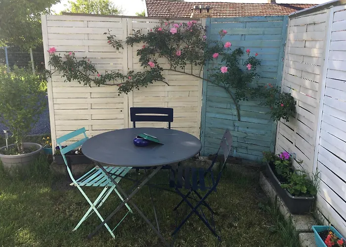 Bedenac Joli Maisonnette A 30 Mn De Bordeaux De Jonzac De Blaye, Pour 2 Adultes